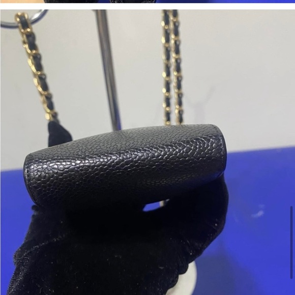 CHANEL 1995 Stitch Case Caviar PM Pochette - Picture 10 of 14
